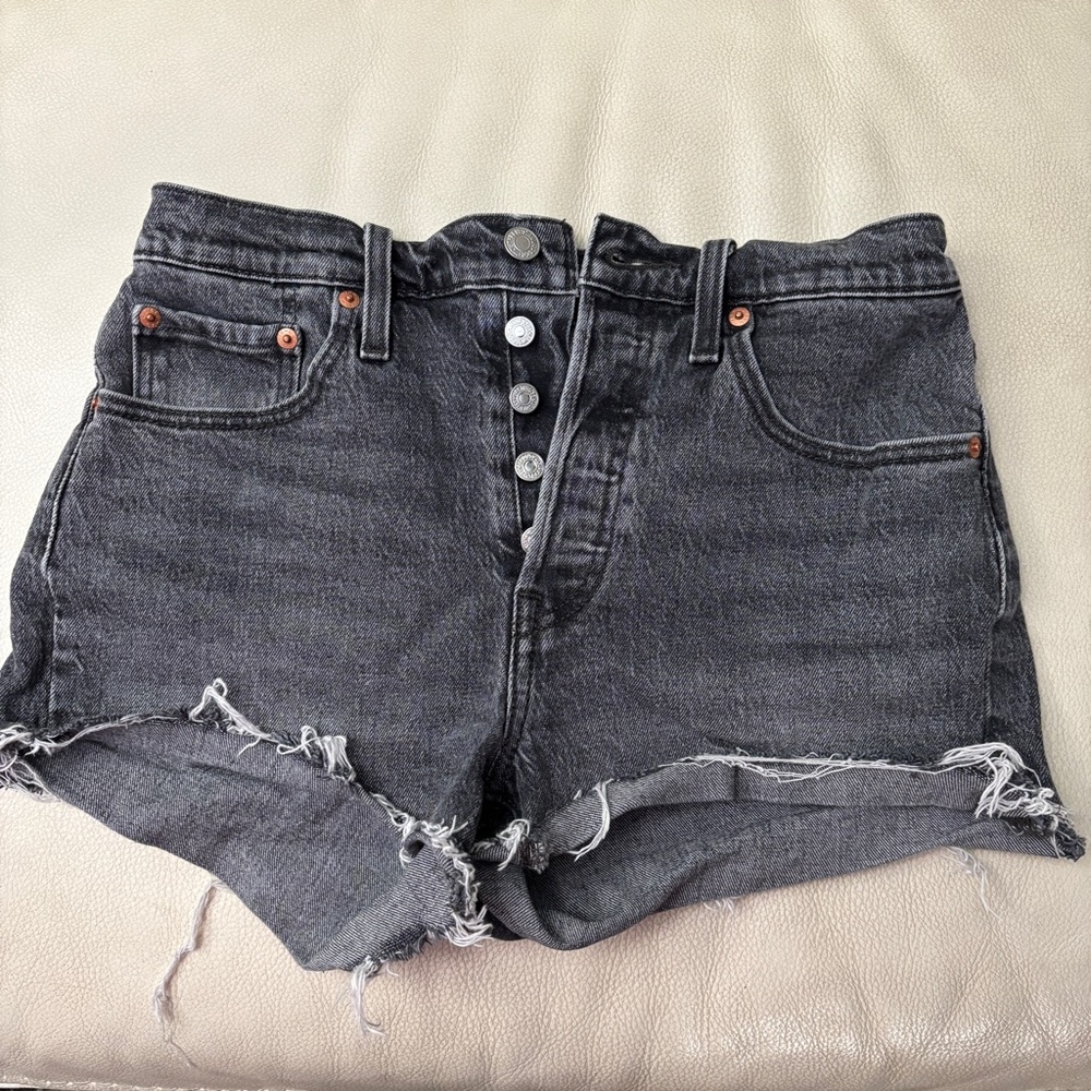 Levi’s Womens 501 Original Denim black Raw Hem Button Fly Sz 28 micro Daisy Duke